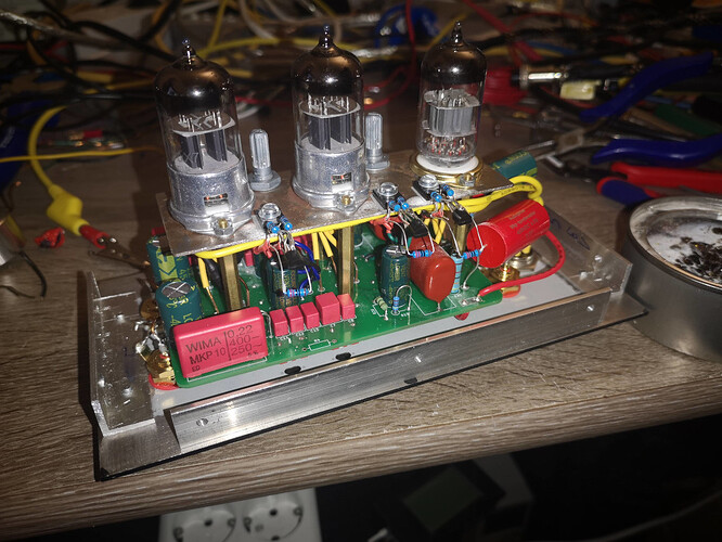 phono1.jpg.335af2bd83fa822799811a1d6de5641f.jpg