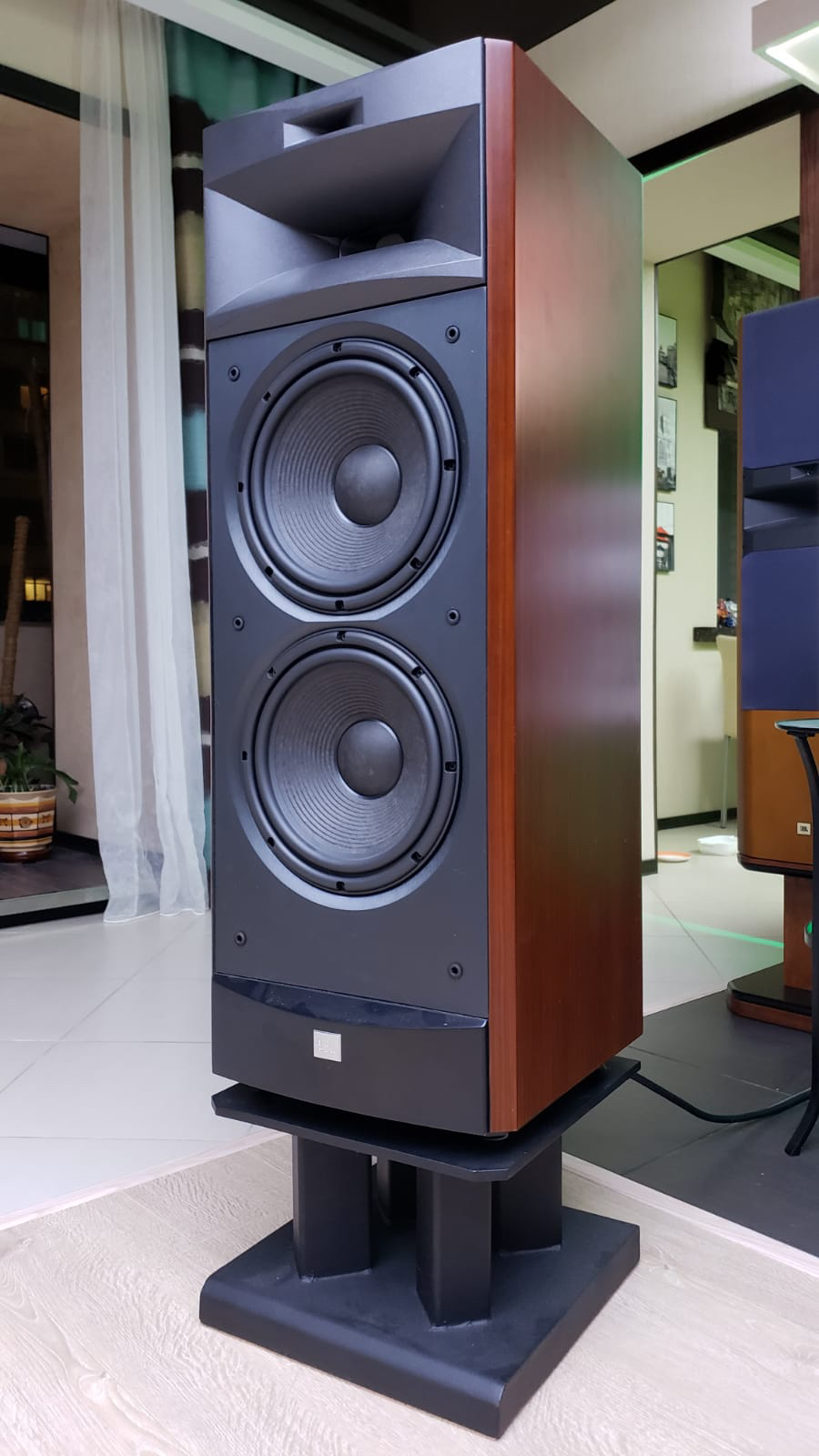 JBL3900