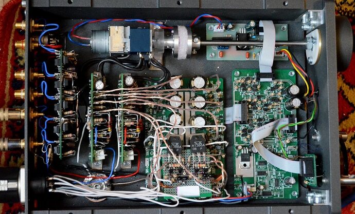 flood_house_preamp_inside_big.jpg.f56dfd39f7614197f10c77ebc6b5fd4c.jpg