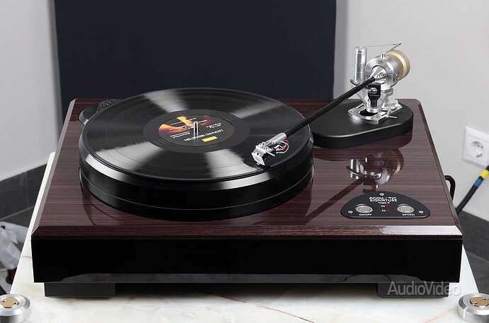 Acoustic_Signature_Triple_X_04.jpg.76aeaeef65f5b4c255f4d6ac86801bad.jpg