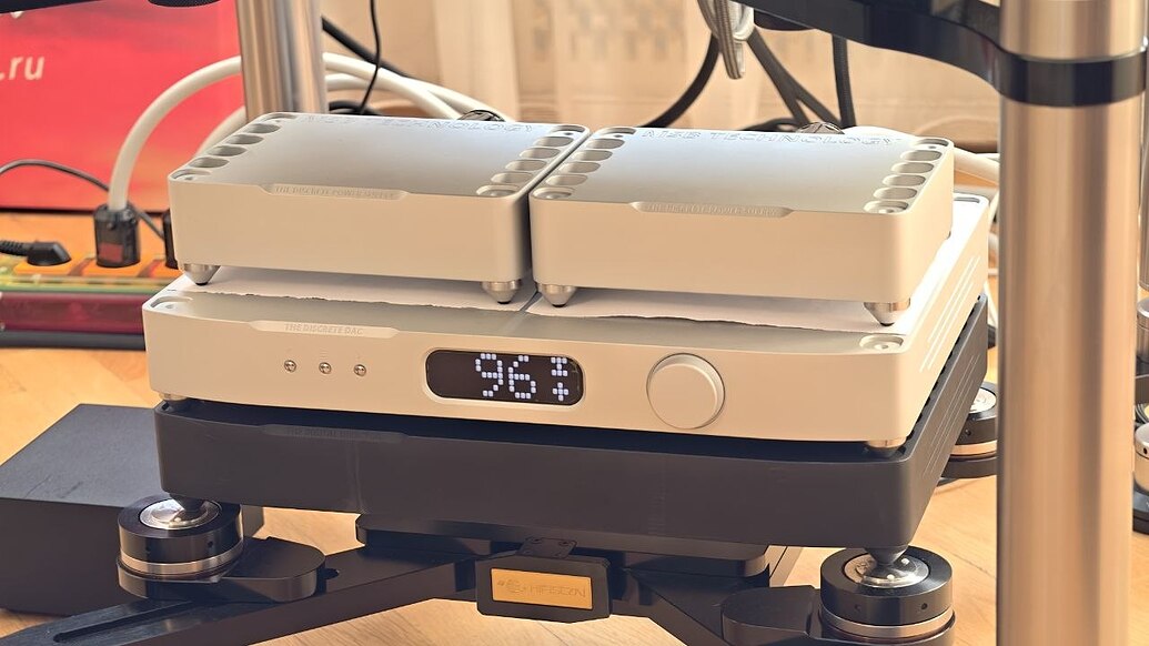 Комната 1110 — Gong-AV и SoundProLab: Brodmann, EMT и MSB, AirTech на Audio Analogue, PBN Montana на darTZeel