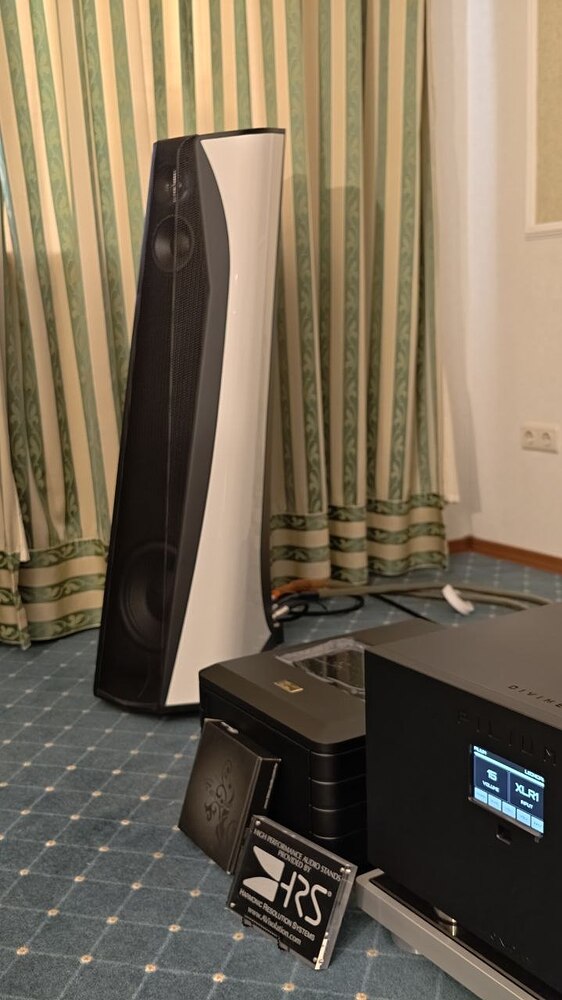 Комната 1004 — Supreme Audio: Aequo Ensium с активным басом, Pilium Leonidas и питание Telos