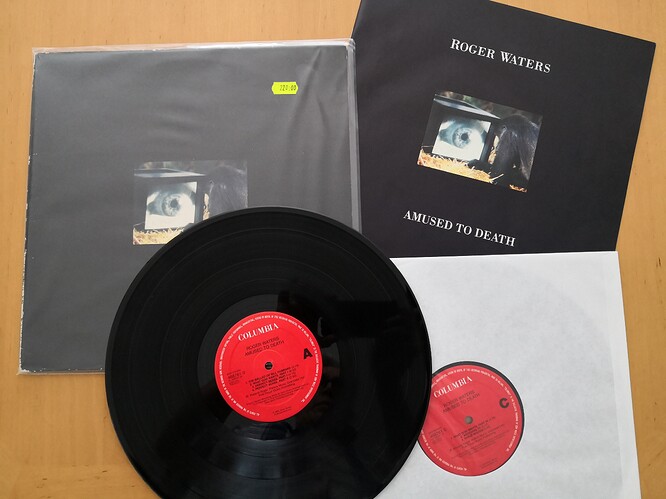 1990106727_RogerWaters_1.jpg.68c87ef3458048a2de1ba810b5bd4c2e.jpg