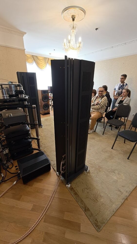 Комната 1110 — Gong-AV и SoundProLab: Brodmann, EMT и MSB, AirTech на Audio Analogue, PBN Montana на darTZeel