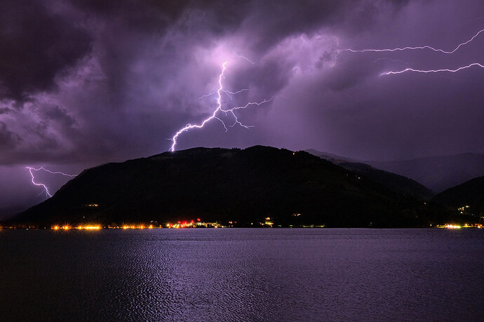 1010564674_Lightening-Zellamsee.jpg.f22b3291fe4aad0ede4c051e20820994.jpg