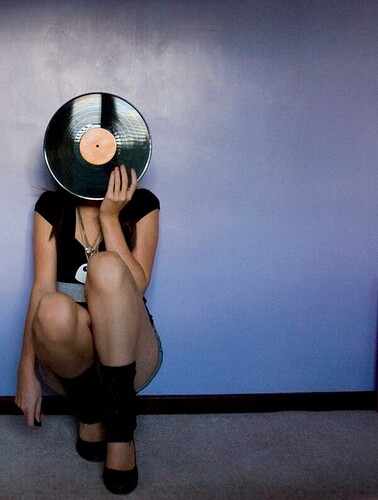 hifi-girl-lucy.jpg.f916671aa29224ec8f937fb0342d9304.jpg