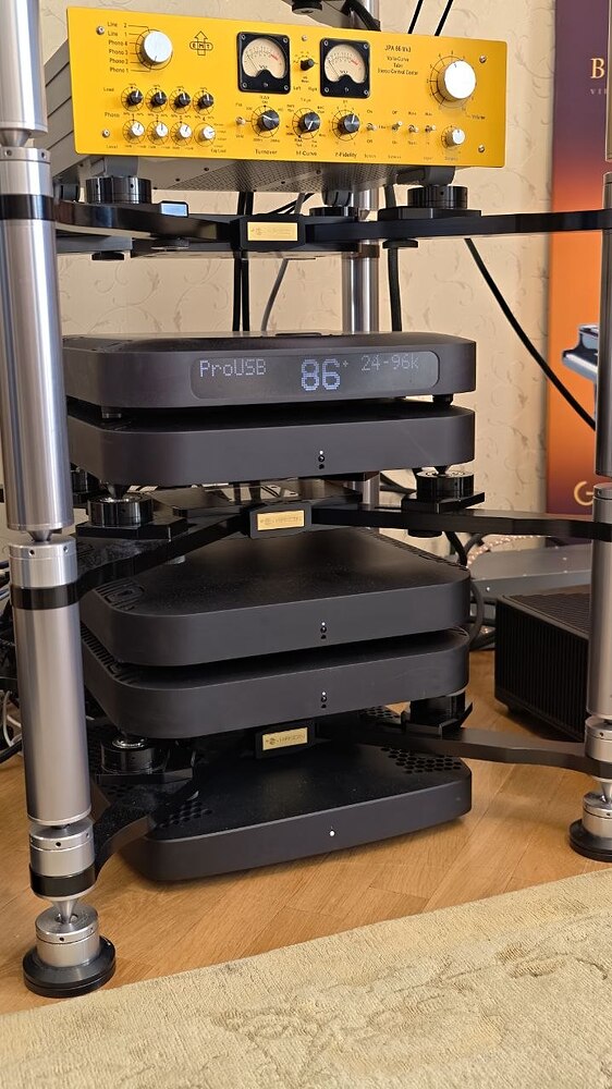 Комната 1110 — Gong-AV и SoundProLab: Brodmann, EMT и MSB, AirTech на Audio Analogue, PBN Montana на darTZeel