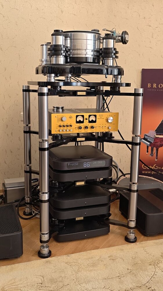 Комната 1110 — Gong-AV и SoundProLab: Brodmann, EMT и MSB, AirTech на Audio Analogue, PBN Montana на darTZeel