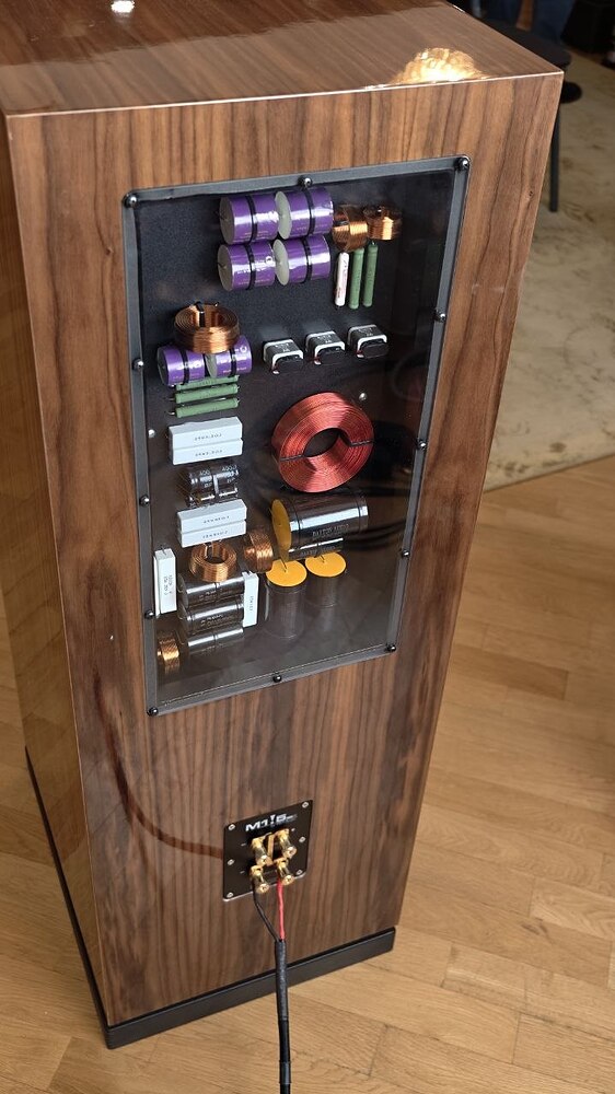 Комната 1110 — Gong-AV и SoundProLab: Brodmann, EMT и MSB, AirTech на Audio Analogue, PBN Montana на darTZeel