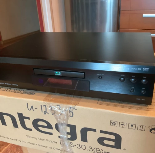 Blu-ray проигрываетль Integra DBS-30.3