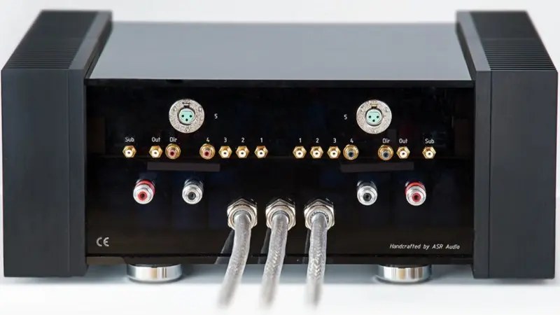 Задняя панель Emitter II