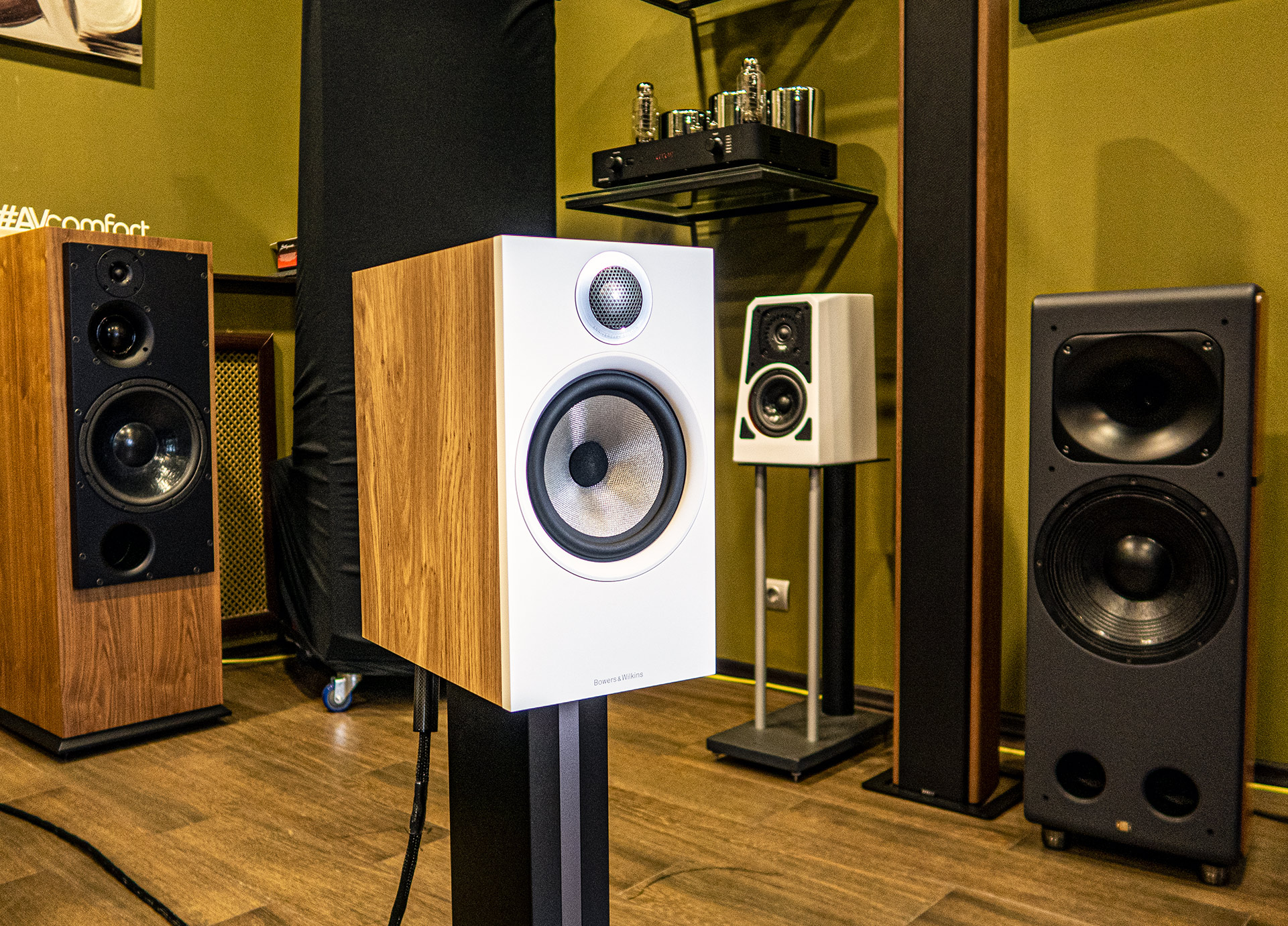 Полочные Bowers & Wilkins 606 Anniversary Edition